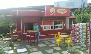 Yum Yum Corner - Logo