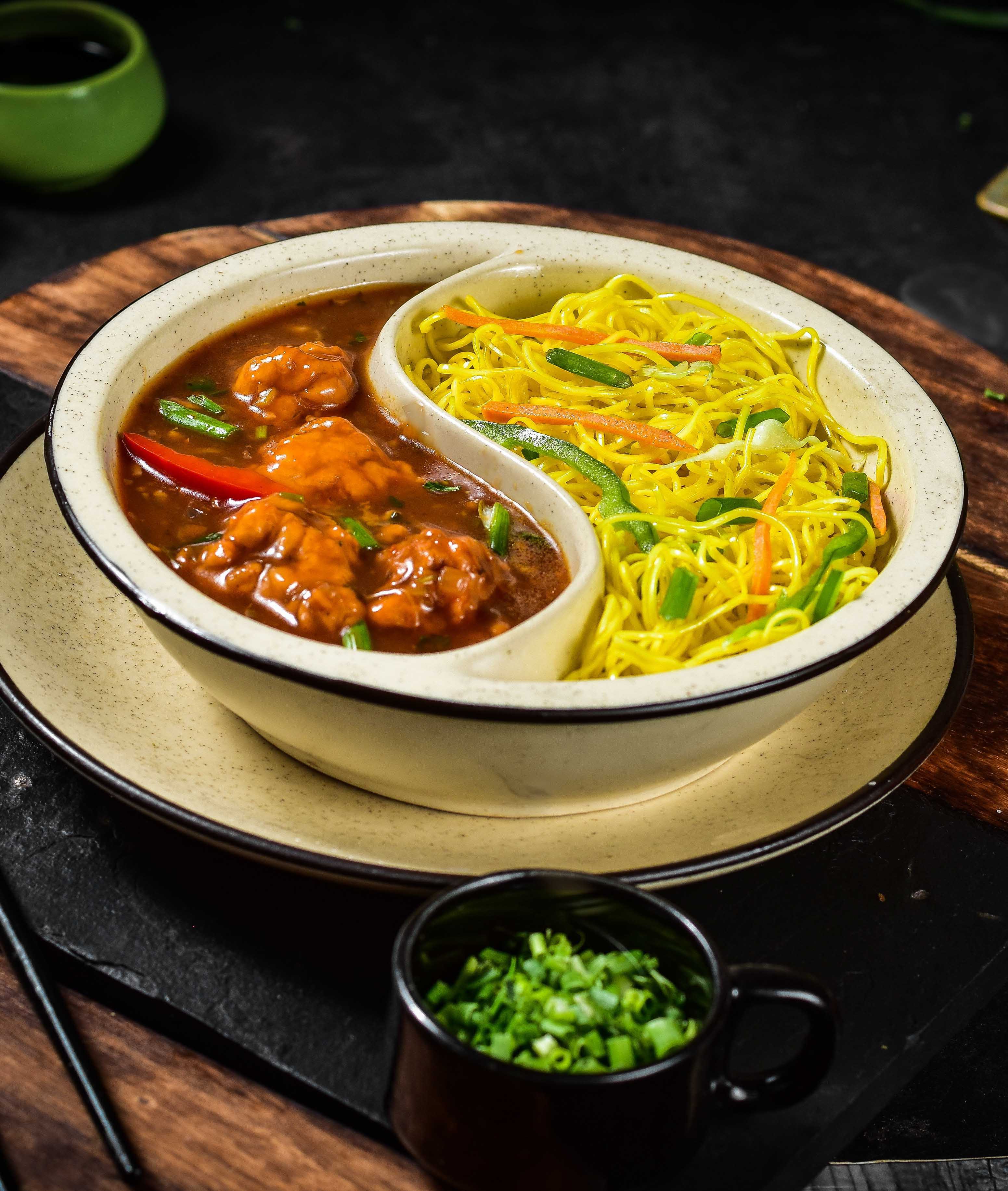 YUM YUM CHINESE - Logo