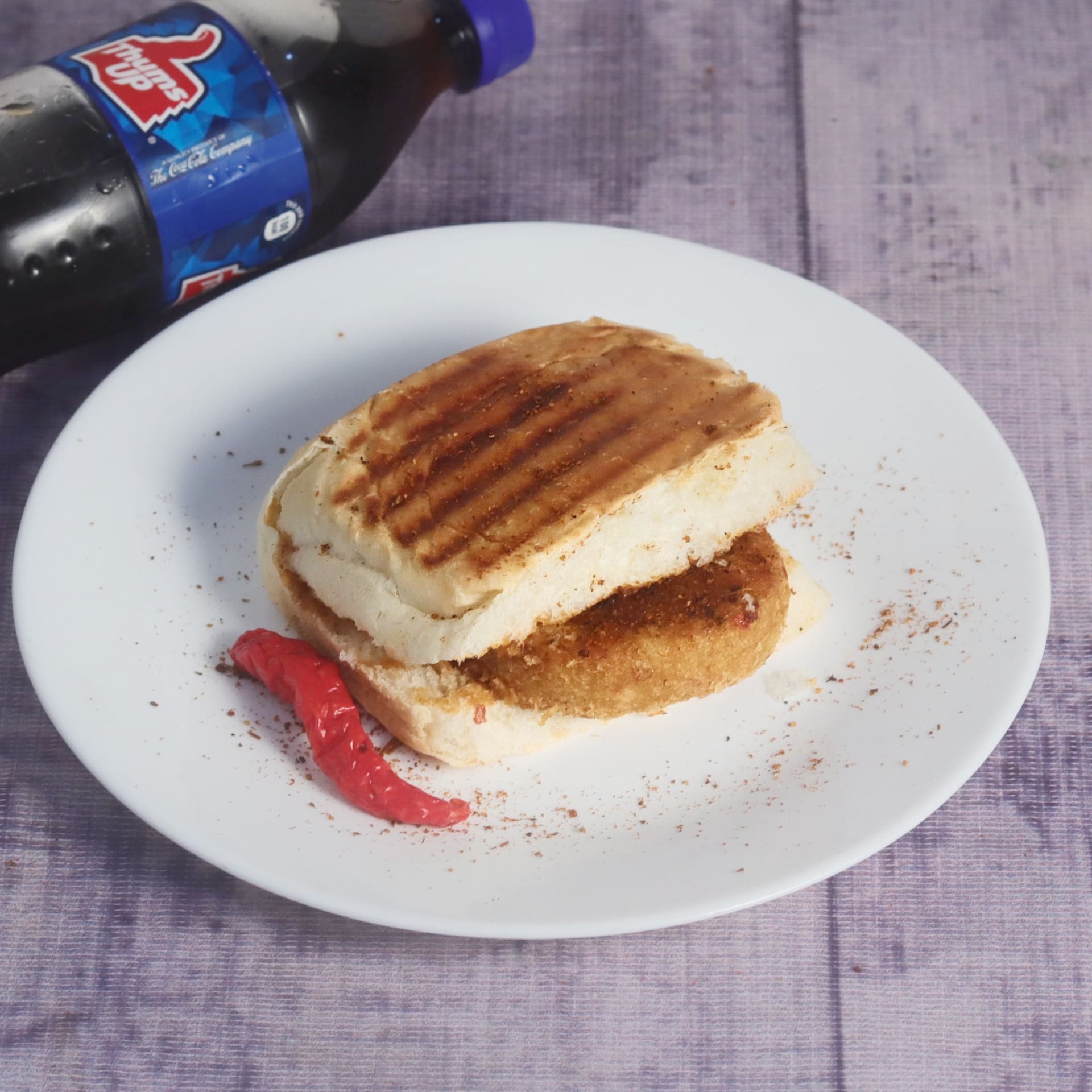 Yum Yum Vada Pav No.1 - Logo
