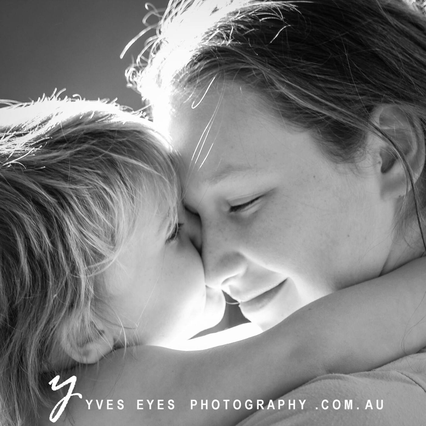 Yves Eyes Photography - Cover photo