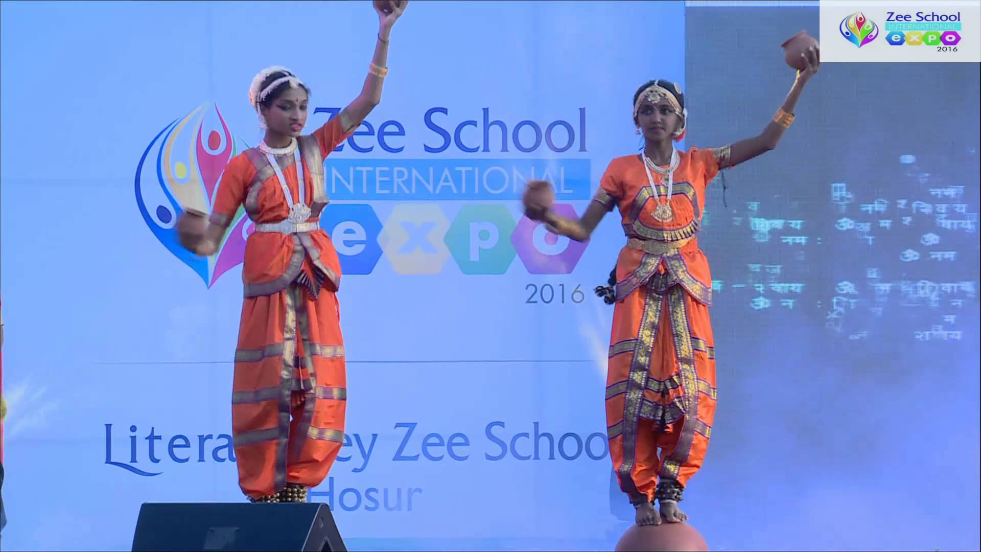 zee school - Logo