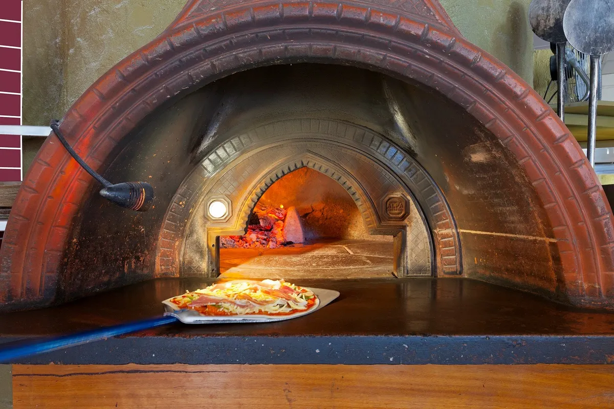 Zoobs Pizza Restaurant - Logo
